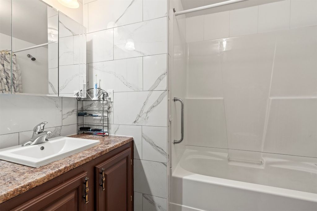 listing image 16513609160467262735