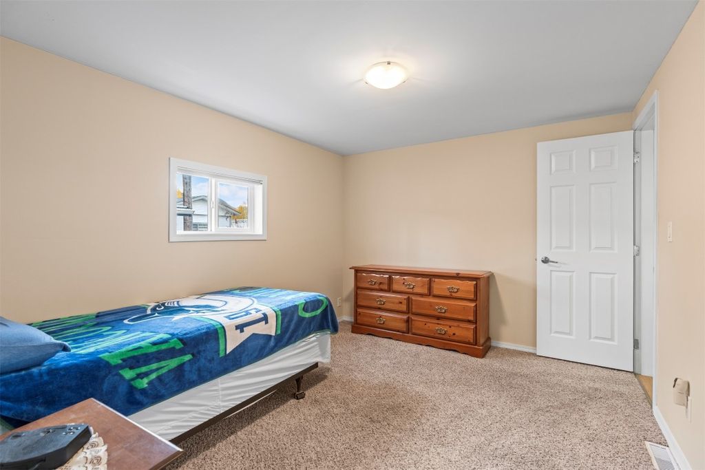 listing image 16518893105336118861