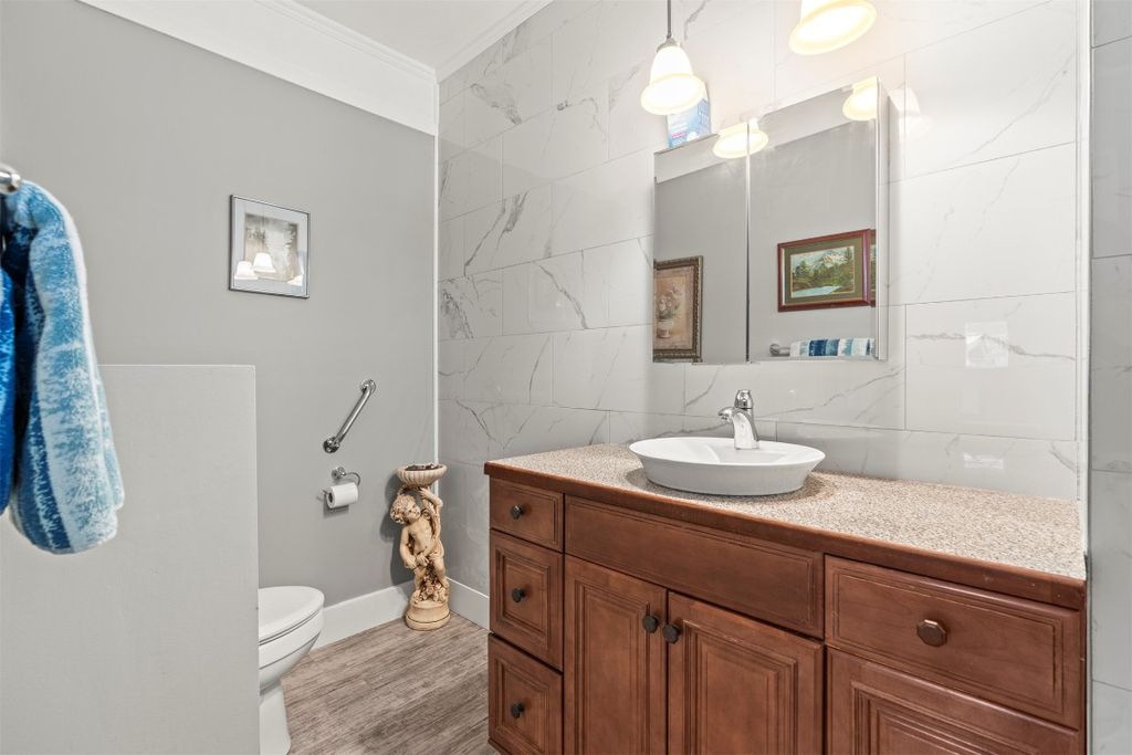 listing image 16512791608869330656