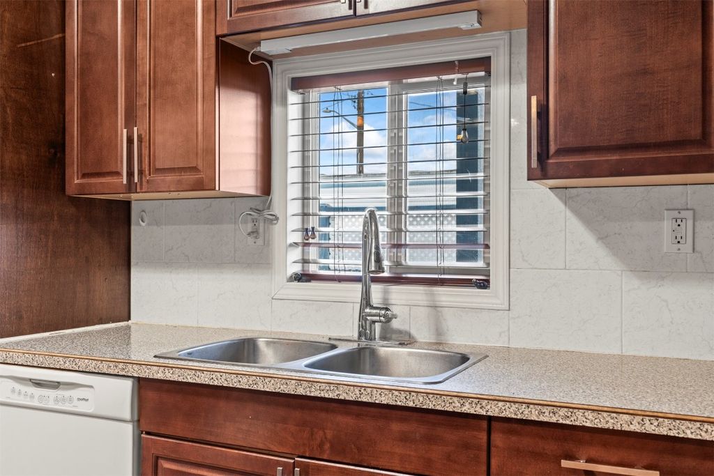 listing image 16519578960708366470