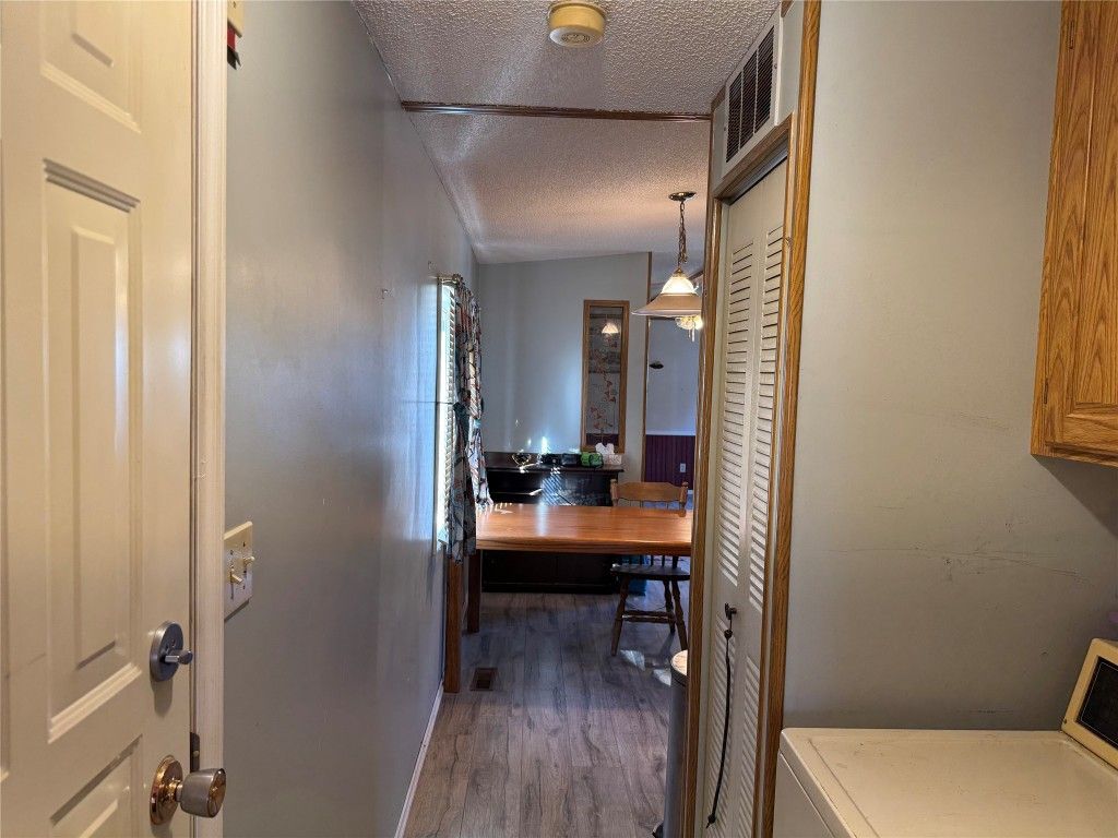 listing image 16516153974875597401