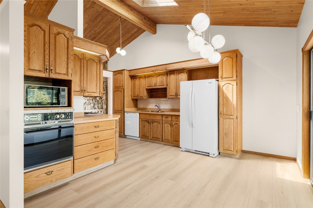 listing image 16514748237075823440