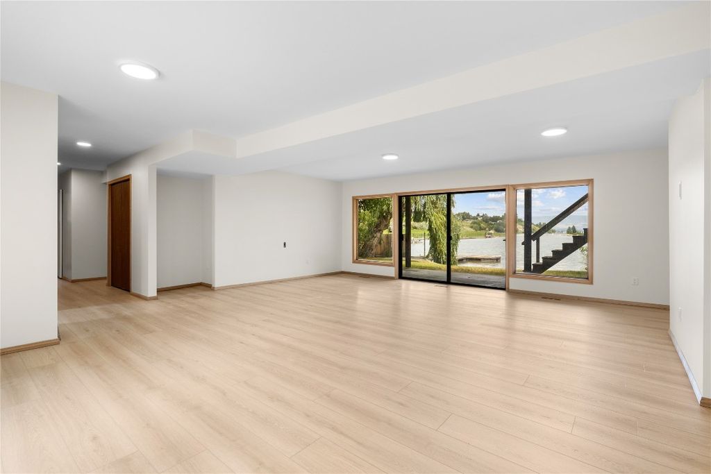 listing image 16515614879874063573