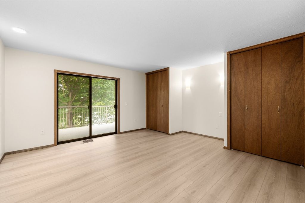 listing image 16517785272641208599