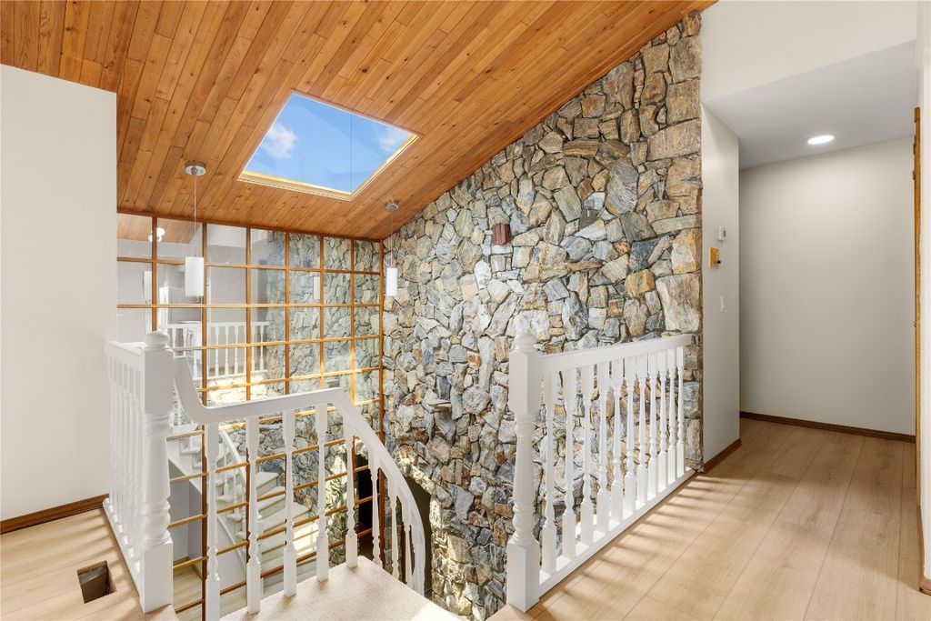 listing image 16511569225972709070