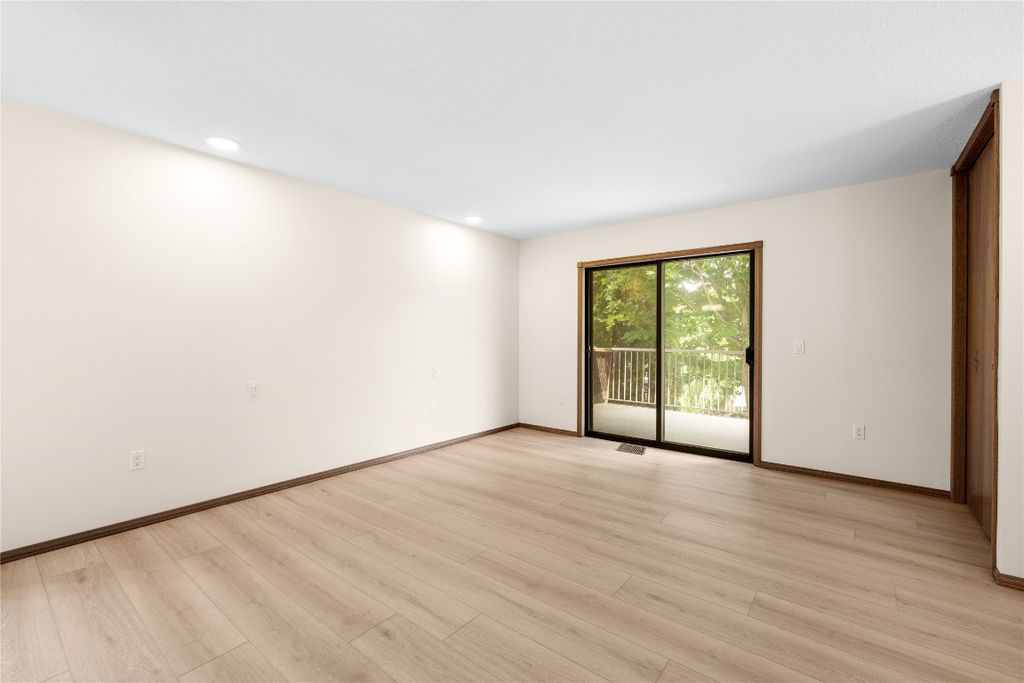 listing image 16514382374929505307