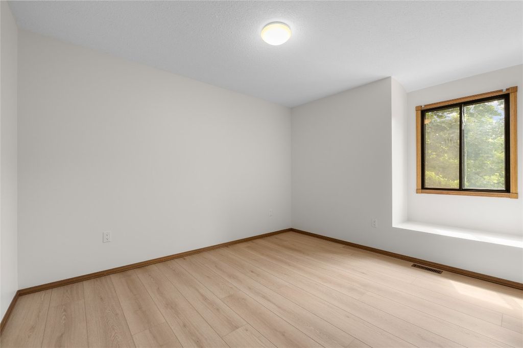 listing image 16512581673169937353