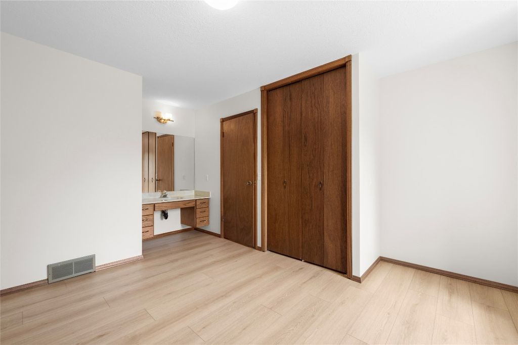 listing image 16515276847314861510