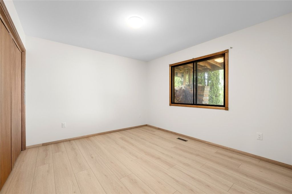listing image 16513369149843452214