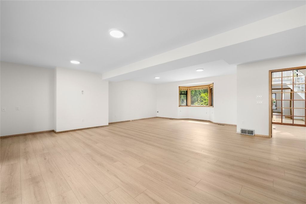 listing image 16512818262663320875