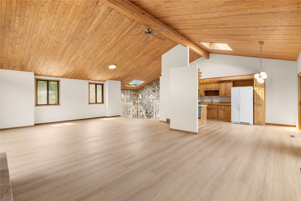 listing image 16514817132870421907