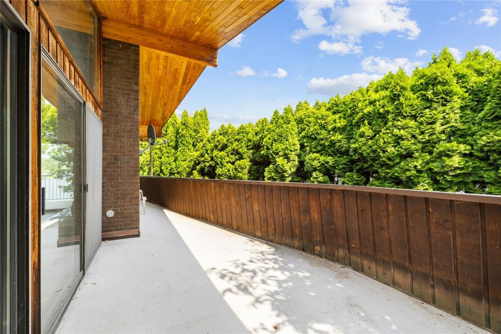 listing image 16512240906410102597