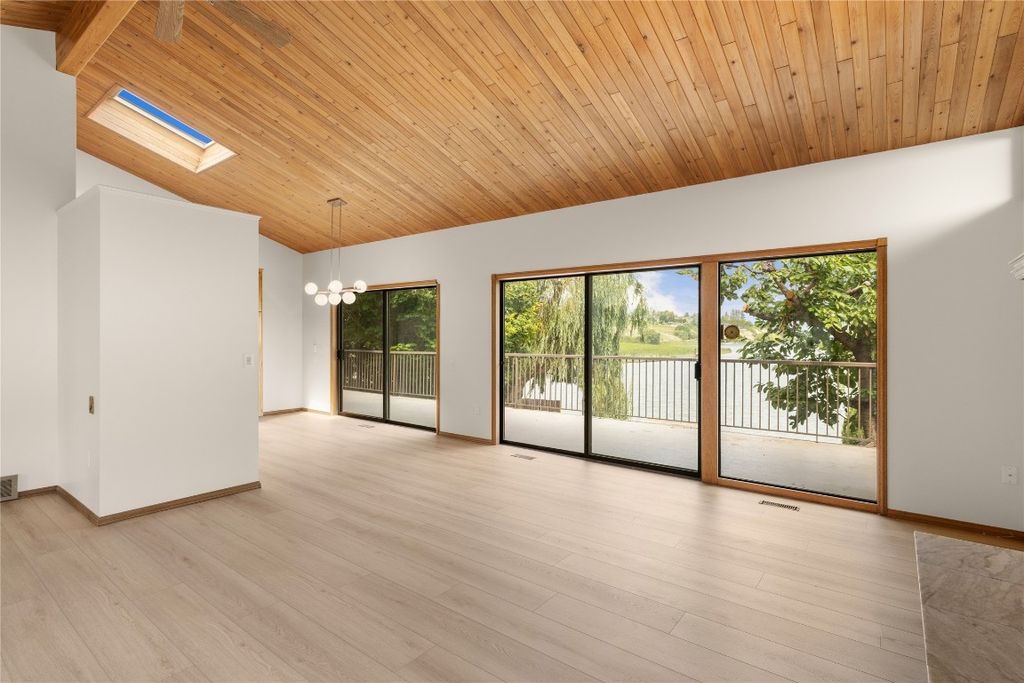listing image 16519490285471374079