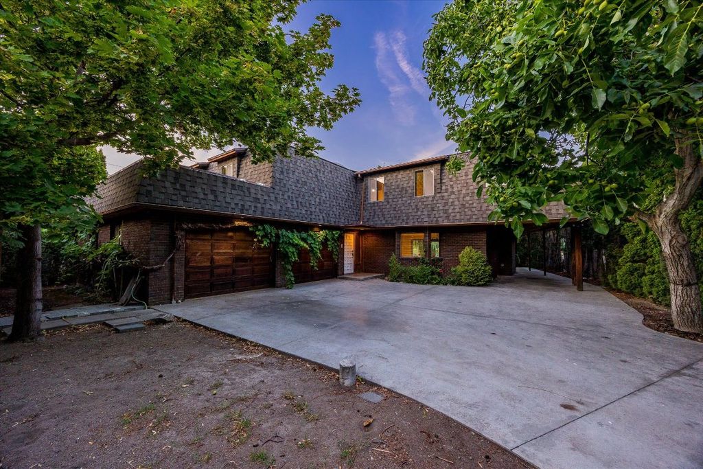 listing image 16519536031602633371