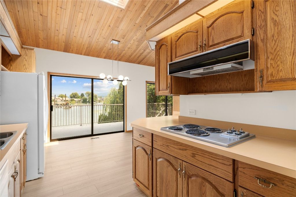 listing image 16516438163502446176