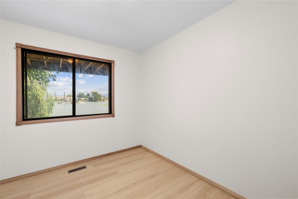 listing image 16518365207601463996