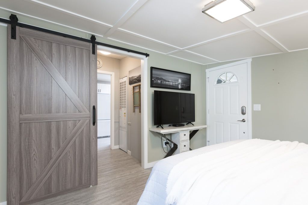 listing image 16516760753496404323