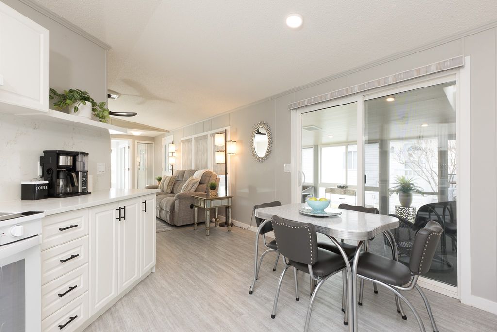 listing image 16518975260528880344