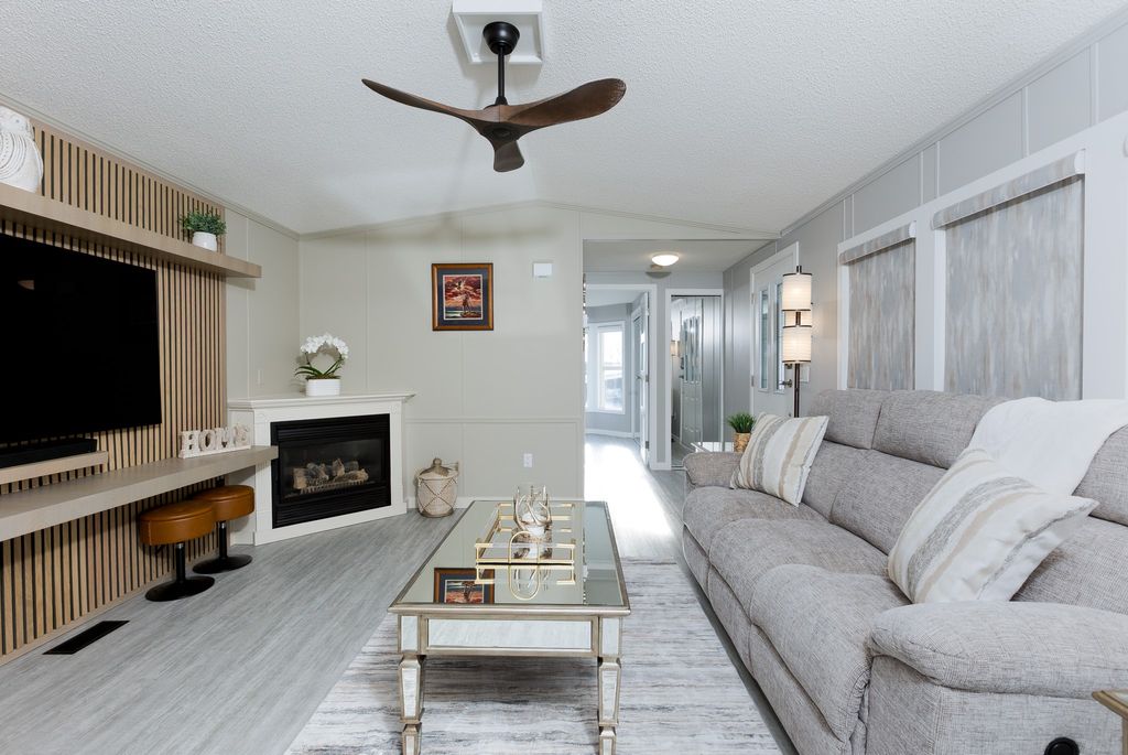 listing image 16516446114821302596