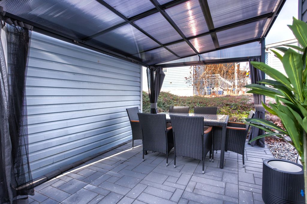 listing image 16510269236370102216