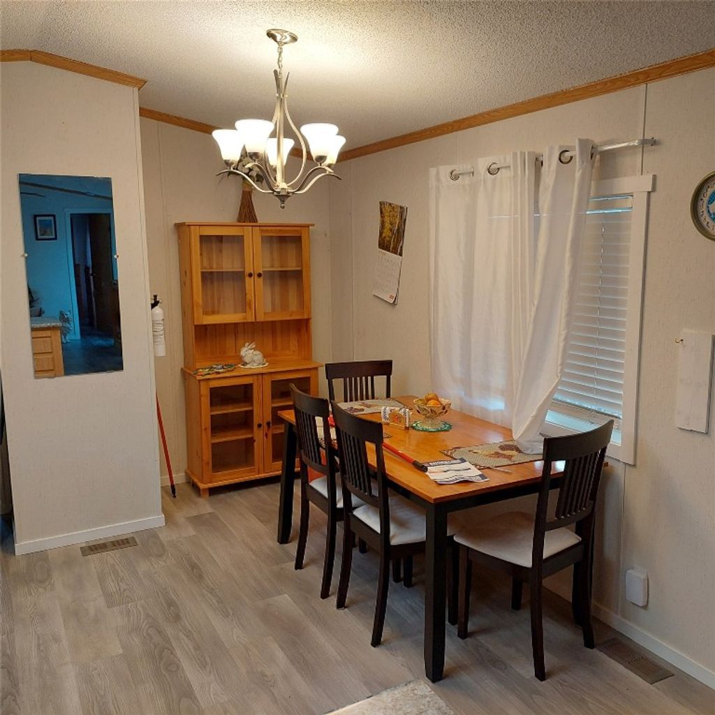 listing image 16514829317587412066