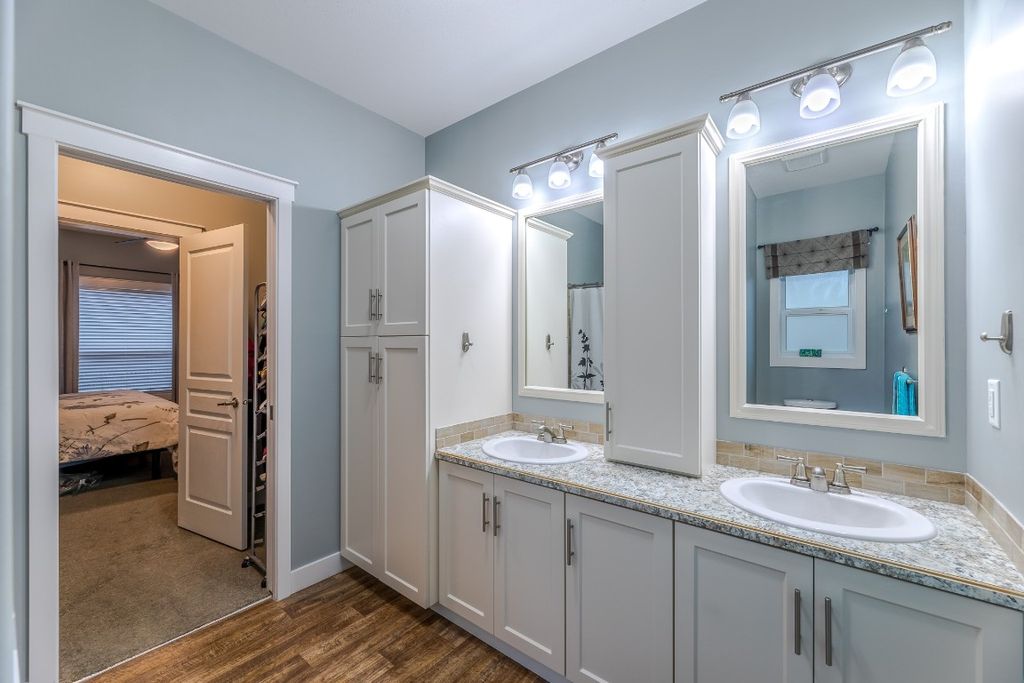 listing image 16514693700169366240