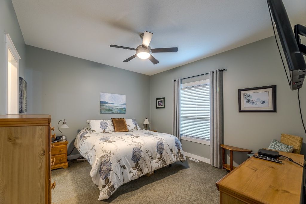 listing image 16510159979131776215