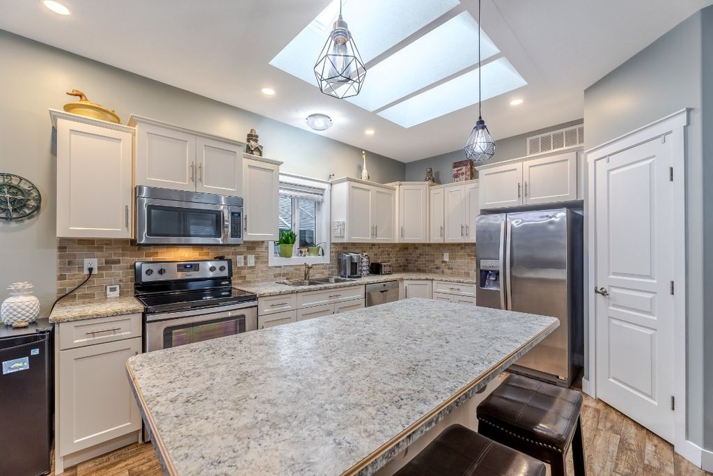 listing image 16514004355291863505