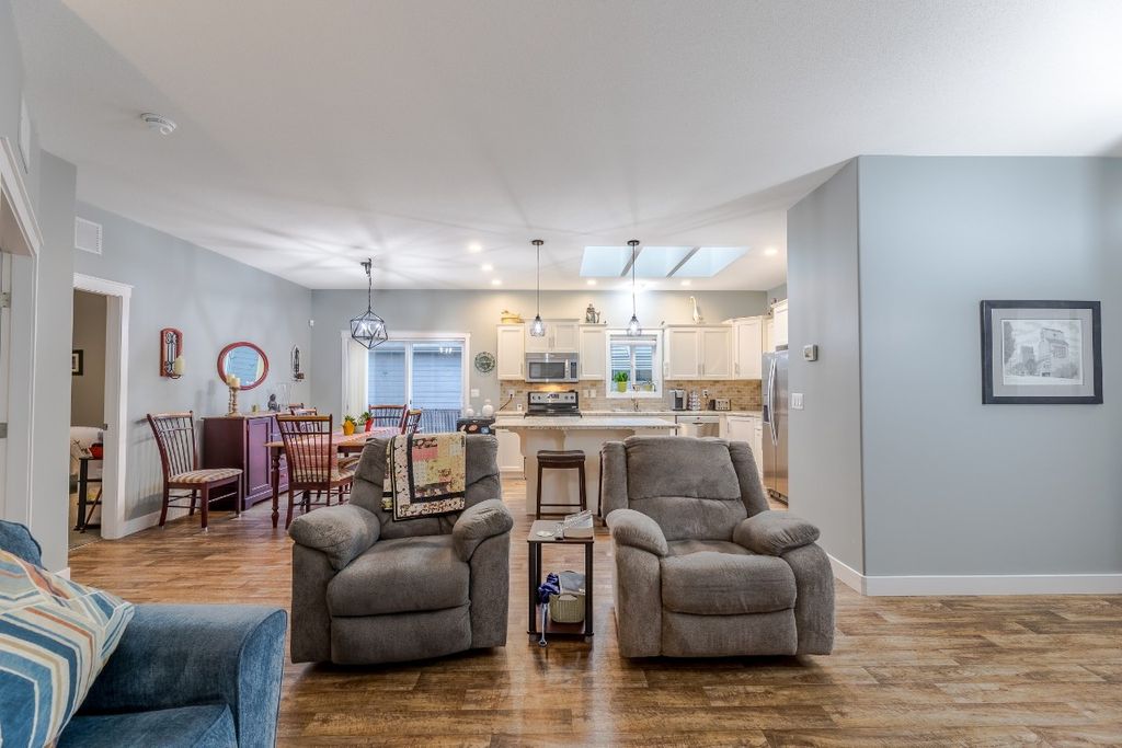 listing image 16513393225472220514