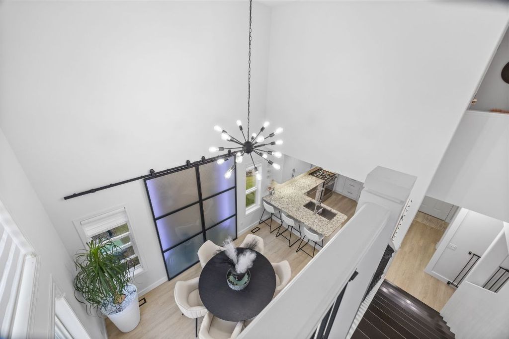 listing image 16510578237116238519