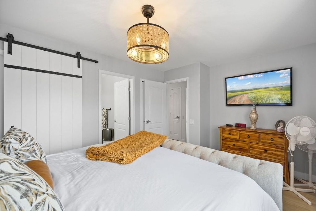 listing image 16519676581170645613