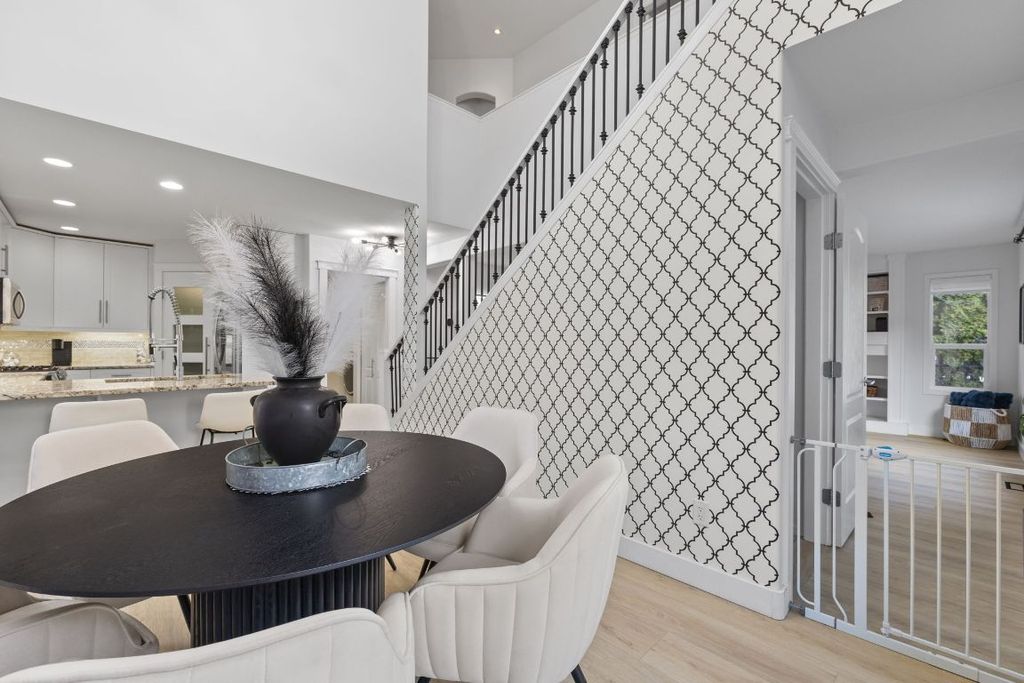 listing image 16518842479432801530