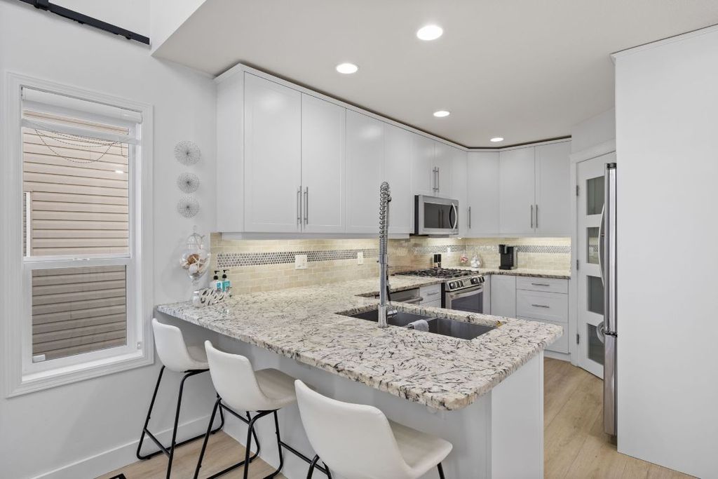 listing image 16512426026963059590