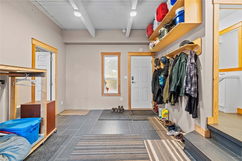 listing image 16518654299451352380