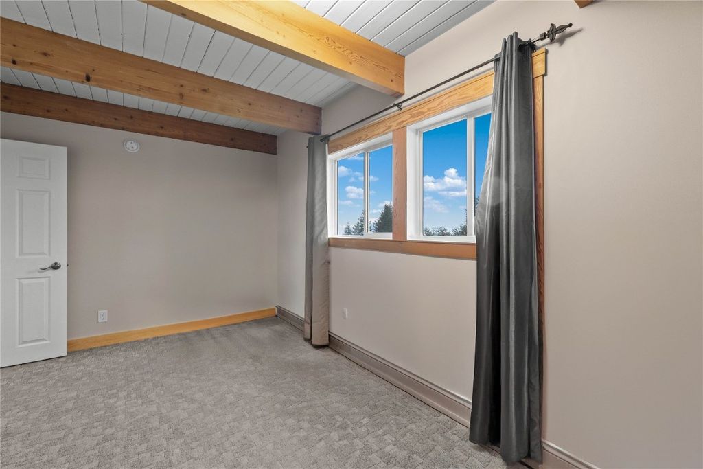 listing image 16514874881750077070