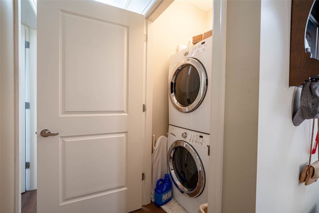 listing image 16513140459810879887