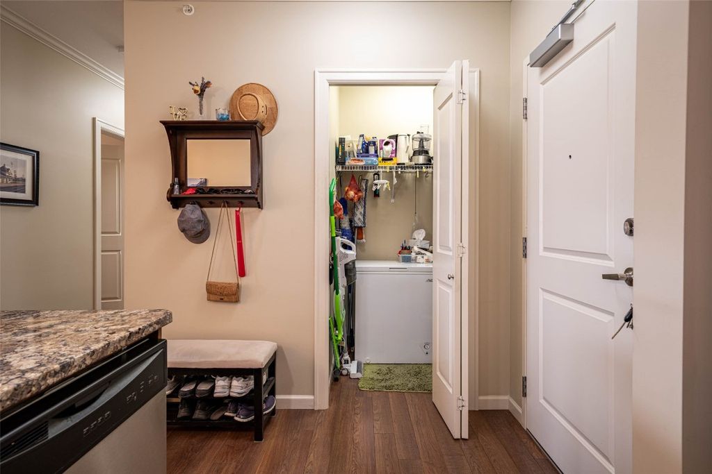 listing image 16513574198395645365