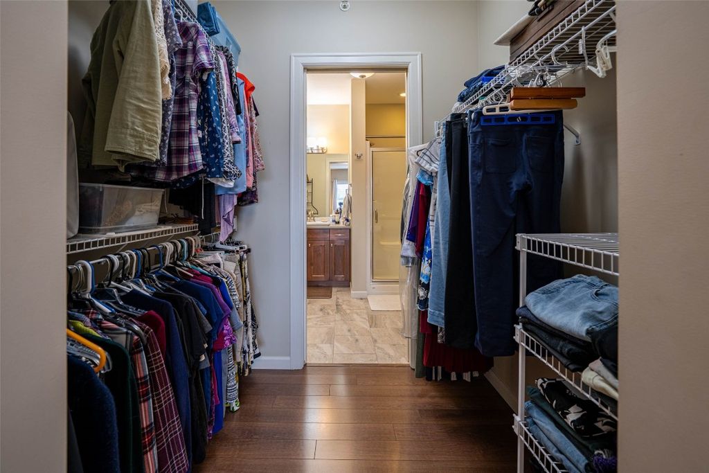 listing image 16516811171144289836