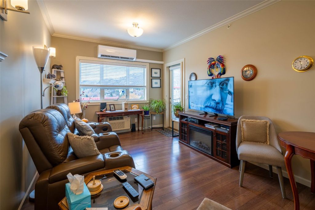 listing image 16513402295208962622