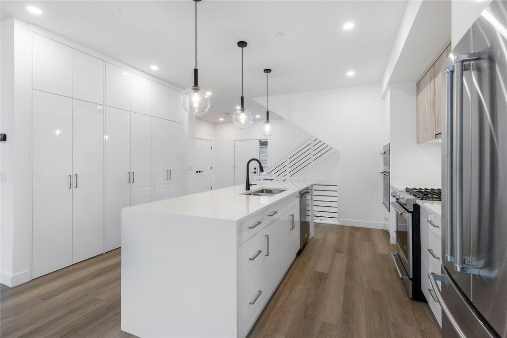 listing image 16511717685483871037