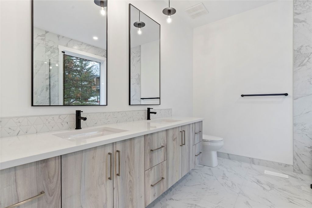 listing image 16514307760103430057