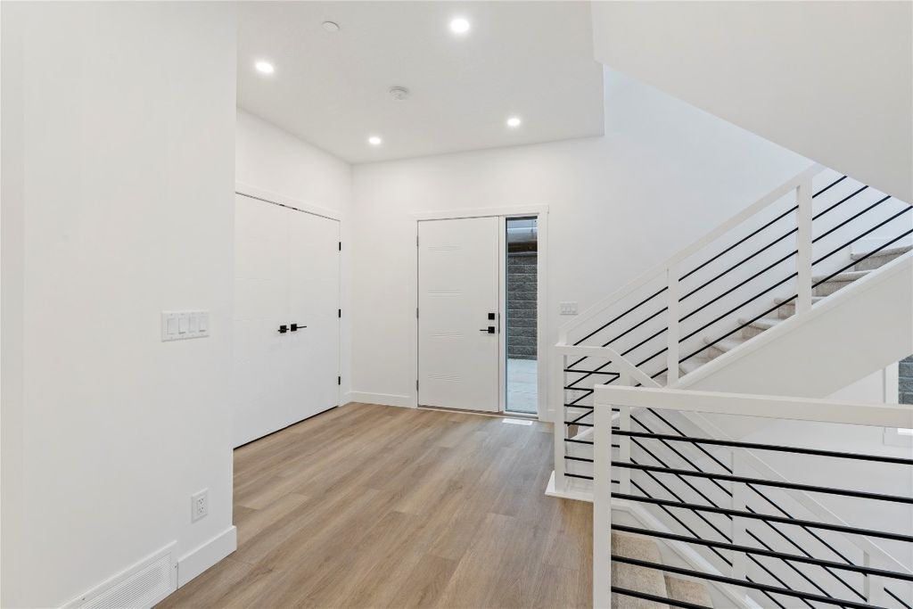 listing image 16513996011203404027