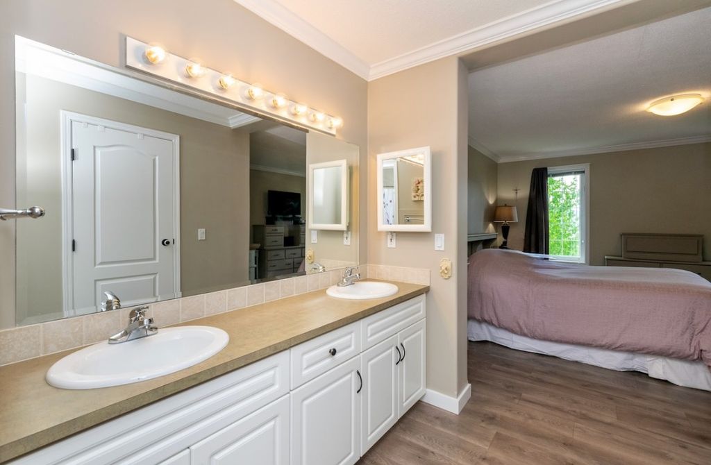 listing image 16516323074980153785