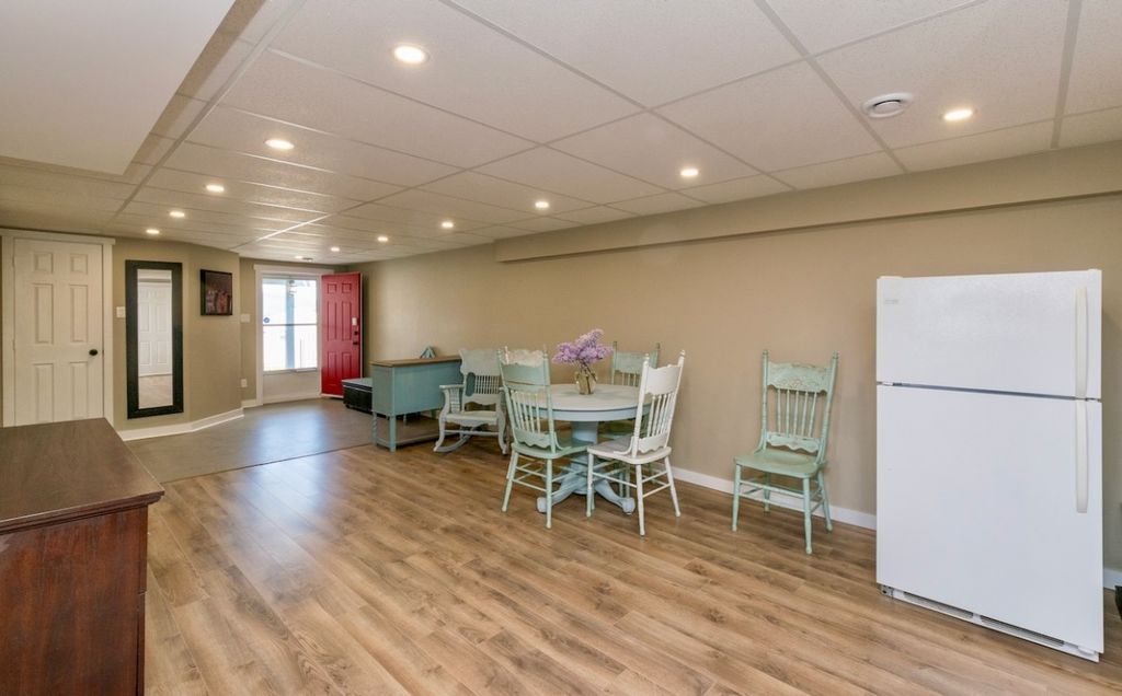 listing image 16516282238886159842