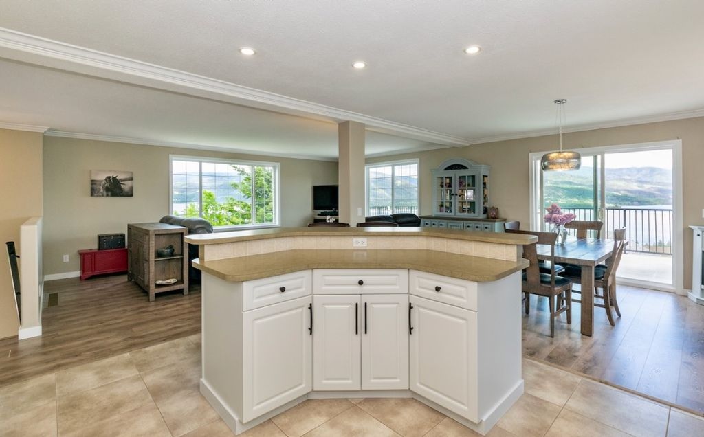 listing image 16513681744517757617