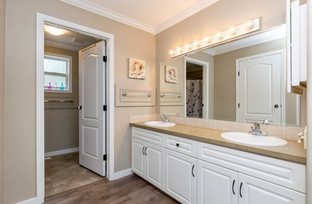 listing image 16517052804704731383