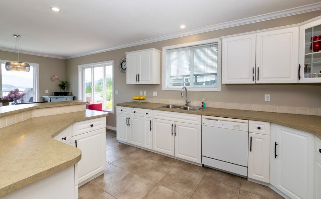 listing image 16519473803603212549