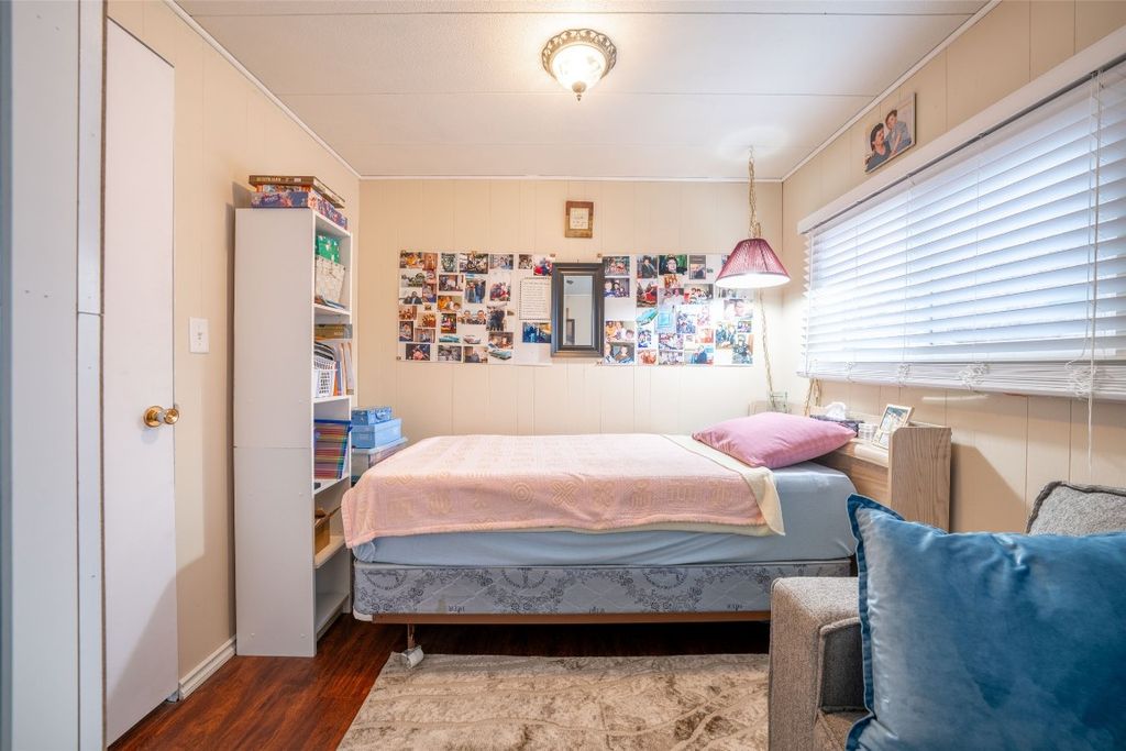 listing image 16514771104599175691