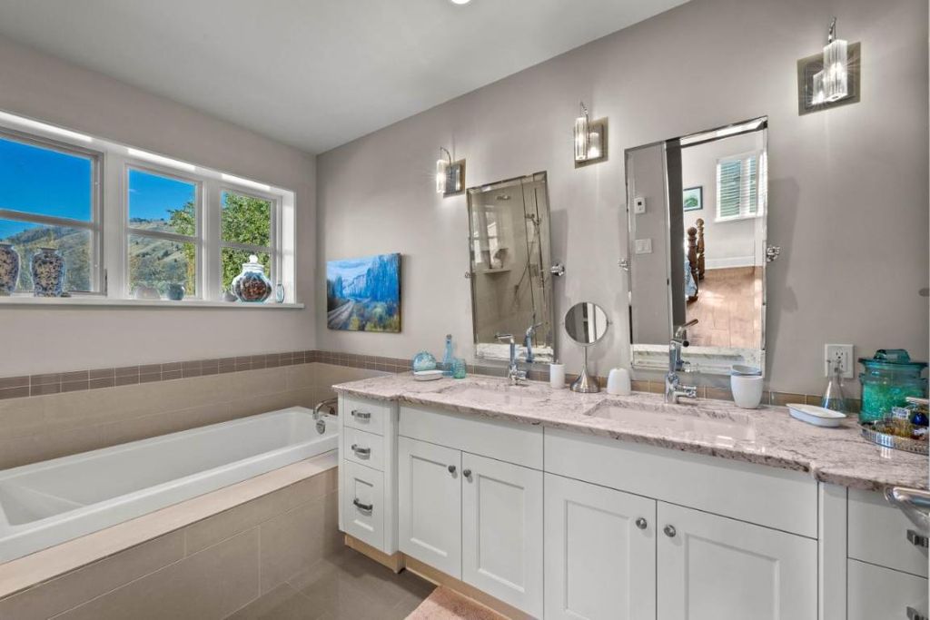 listing image 16512061993103486900