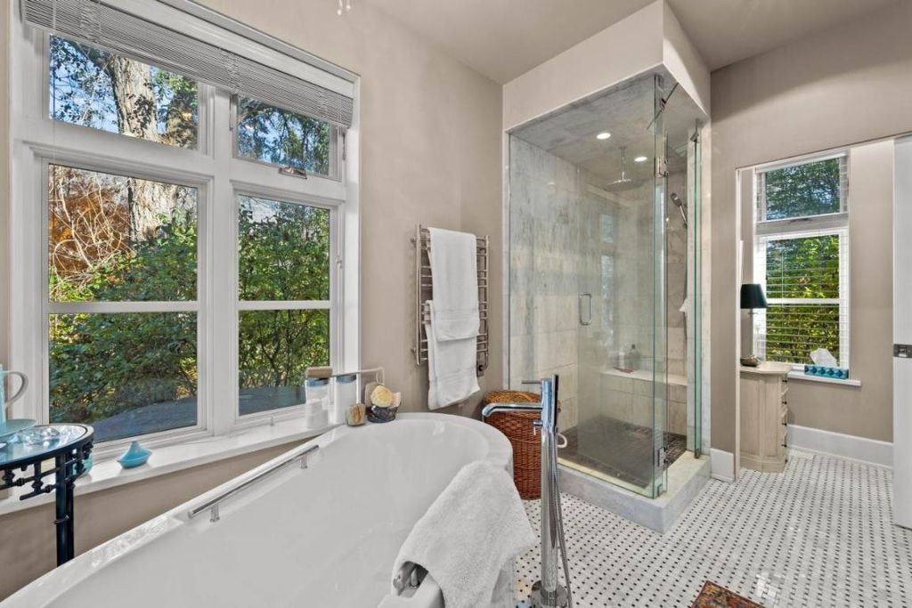 listing image 16518728236808881848